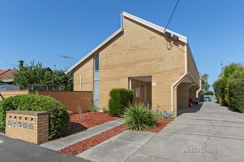 4/22 Loch Street Coburg 3058