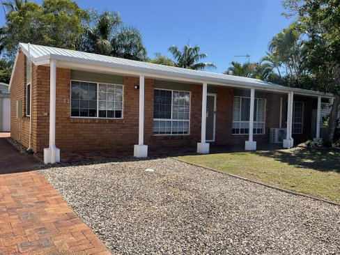 43 Ann Street, TORQUAY QLD 4655