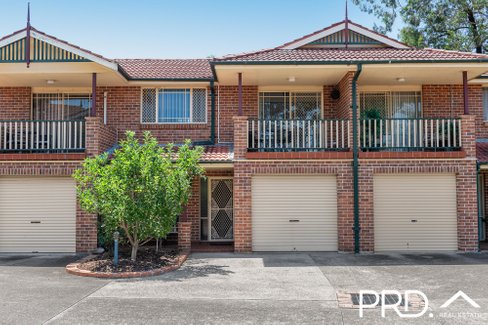 4/3 Carinya Place,,, MOOREBANK NSW 2170
