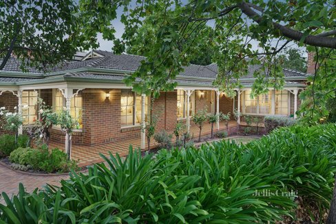 43 Charteris Drive Ivanhoe East 3079