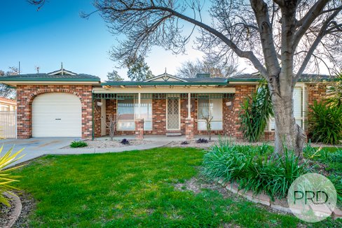 43 Kirrang Avenue, GLENFIELD PARK NSW 2650