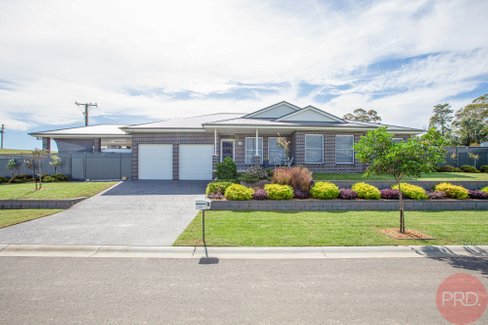 43 Vista Parade, EAST MAITLAND NSW 2323
