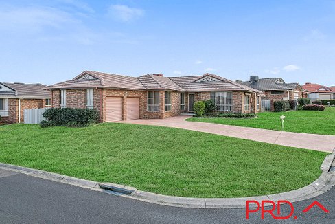 43 Wahroonga Drive, TAMWORTH NSW 2340