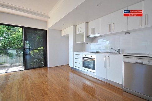 4/35-39 Central Street, LABRADOR QLD 4215