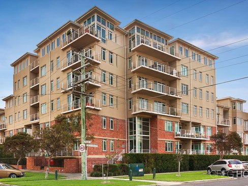 4 39 Esplanade East  Port Melbourne 3207
