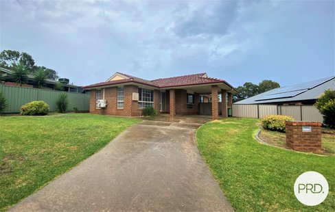 44 Amalfi Drive, LAVINGTON NSW 2641