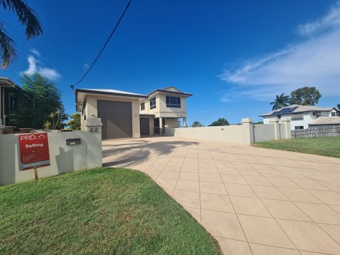 44 Booth Avenue, TANNUM SANDS QLD 4680