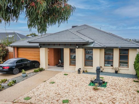 44 Brambuck Avenue, KIALLA VIC 3631