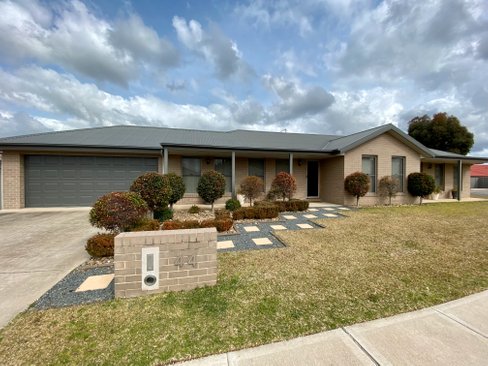 44 Egret Way, THURGOONA NSW 2640