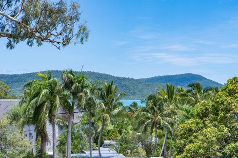 44 Jones Road, CANNONVALE QLD 4802