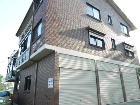 4/4 Rosemount Terrace, WINDSOR QLD 4030