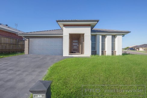 44 Sandpiper Circuit, ABERGLASSLYN NSW 2320