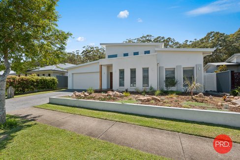 44 Watergum Close, SAPPHIRE BEACH