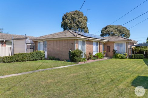 44 Willow Grove, WENDOUREE VIC 3355
