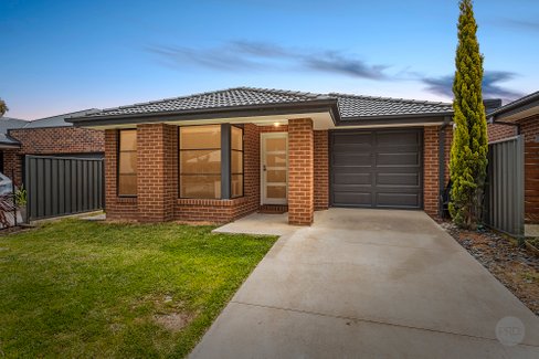 44 Yellowgum Drive, EPSOM VIC 3551