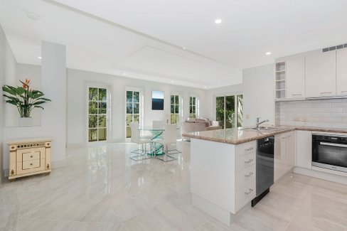 4/42-44 Brighton Parade, SOUTHPORT QLD 4215