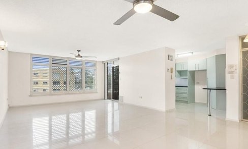 4/44 The Esplanade, BURLEIGH HEADS QLD 4220