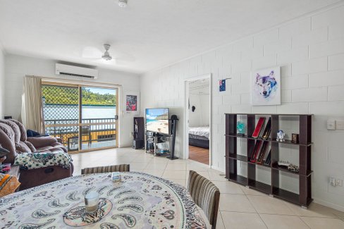4/5 Border Drive, CANNONVALE QLD 4802