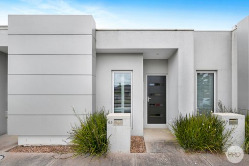 45 Warburton Drive, LUCAS VIC 3350