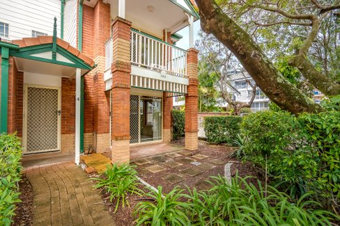 4/53 Bauer Street, SOUTHPORT QLD 4215