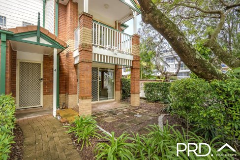 4/53 Bauer Street, SOUTHPORT QLD 4215