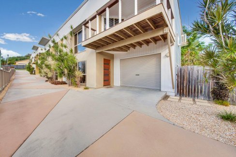 4/6 Beach Avenue, TANNUM SANDS QLD 4680