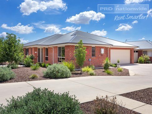 4/6 Trumper Street, BOOROOMA NSW 2650