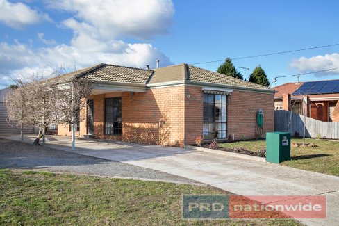 47 McNulty Drive, WENDOUREE VIC 3355