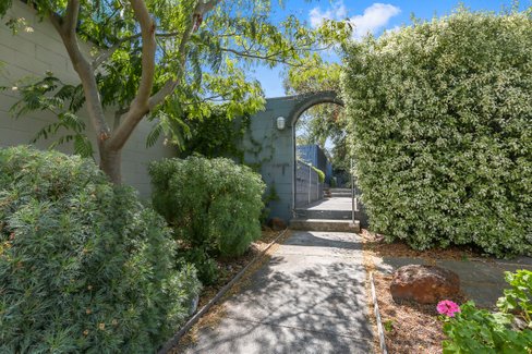 4 8-10 Elcho Street Newtown 3220
