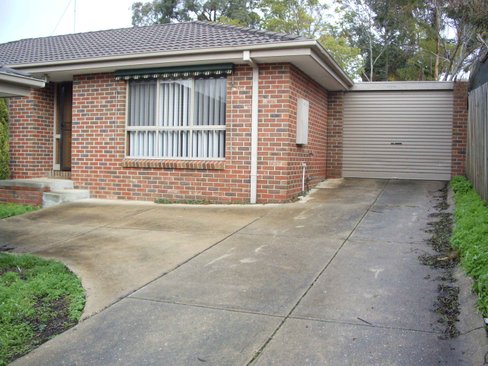 4/8 Bradshaw Street, GOLDEN POINT VIC 3350