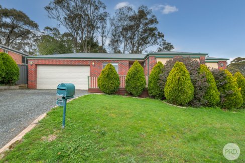 48 Oakbank Drive, MOUNT HELEN VIC 3350