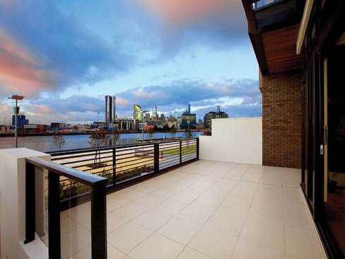 48 South Wharf Drive Docklands 3008
