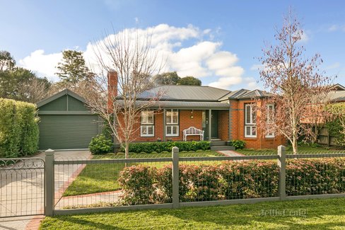 48 Stuart Drive Woodend 3442