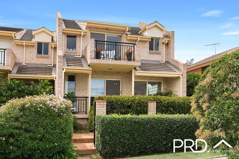 4/837 Henry Lawson Drive, PICNIC POINT