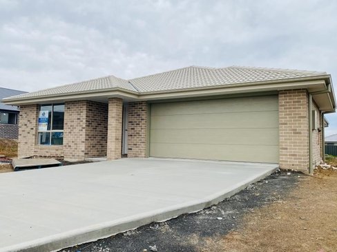 49 Currawong Drive, TAMWORTH NSW 2340