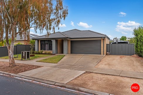 49 Greenfield Drive, EPSOM VIC 3551