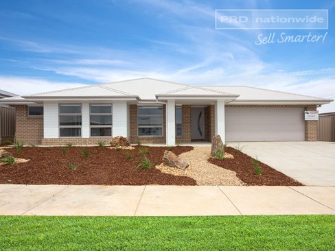 49 Lingiari Drive, LLOYD NSW 2650