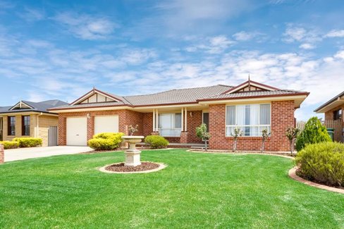 49 Paldi Crescent, GLENFIELD PARK NSW 2650