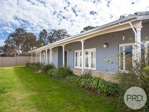 49B Bradman Drive, BOOROOMA NSW 2650