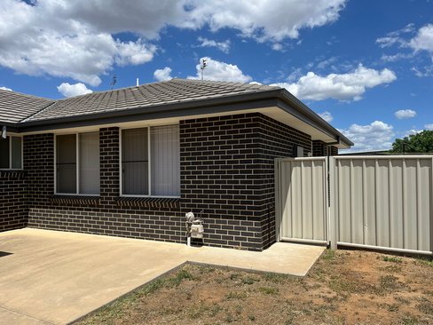 4a Lake Place, NORTH TAMWORTH NSW 2340