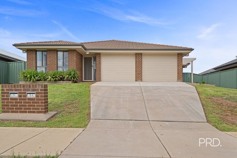 5 & 5a Hazelwood Drive, FOREST HILL NSW 2651