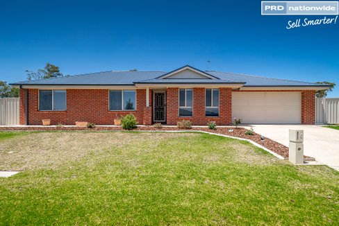 5 Barmedman Avenue, GOBBAGOMBALIN NSW 2650