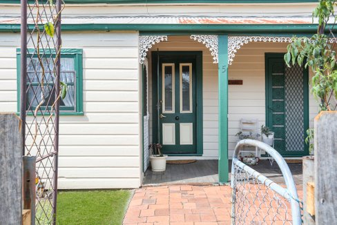 5 Brownsville Avenue, BROWNSVILLE NSW 2530