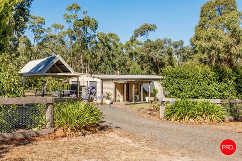 5 Bushmans Crescent, DRUMMOND VIC 3461