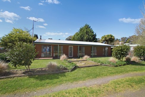 5 Campaspe Drive Woodend 3442