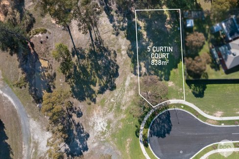 5 Curtin Court, CRESWICK VIC 3363