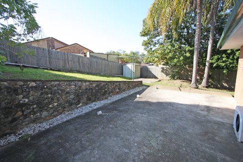 5 Dampier Court, MOLENDINAR QLD 4214
