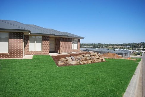 5 DARCY Drive, BOOROOMA NSW 2650