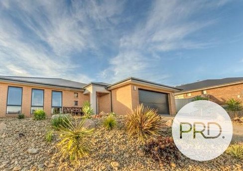 5 Dempster Place, LENEVA VIC 3691