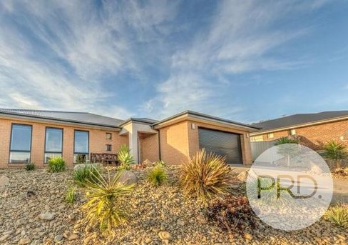 5 Dempster Place, LENEVA VIC 3691